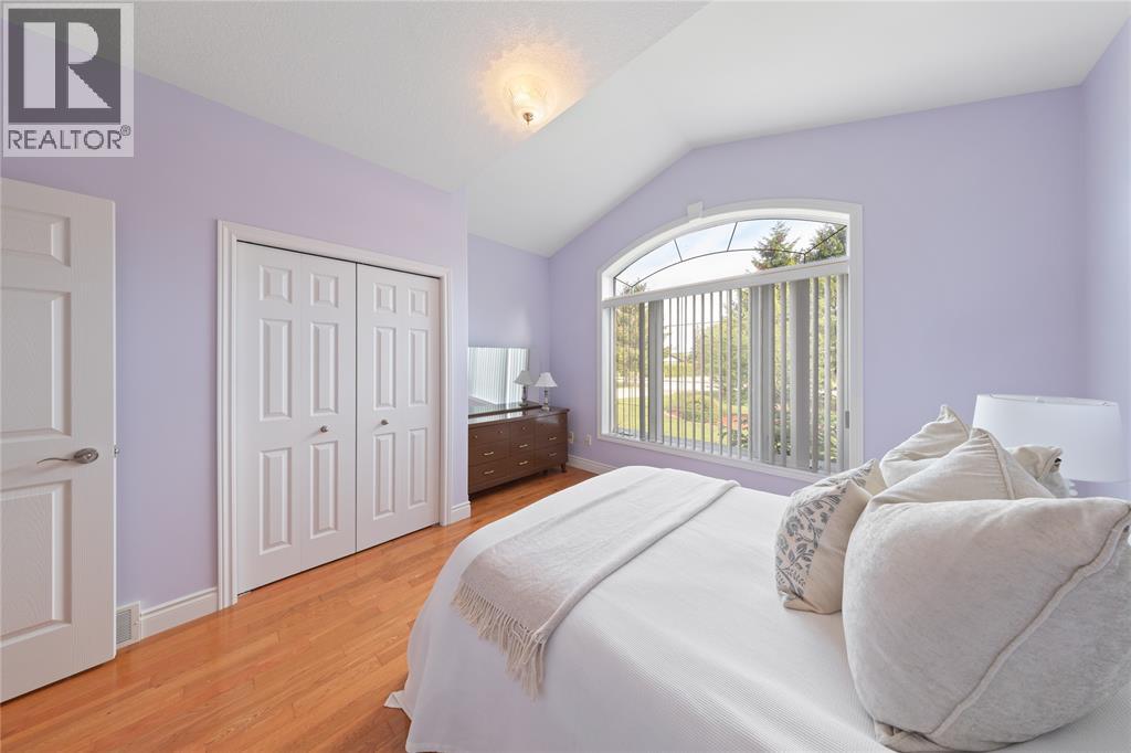3633 Egremont Road Property Photo 23