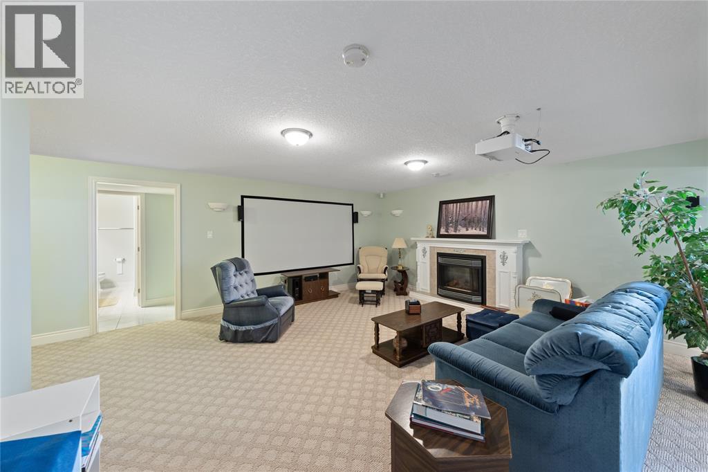 3633 Egremont Road Property Photo 27