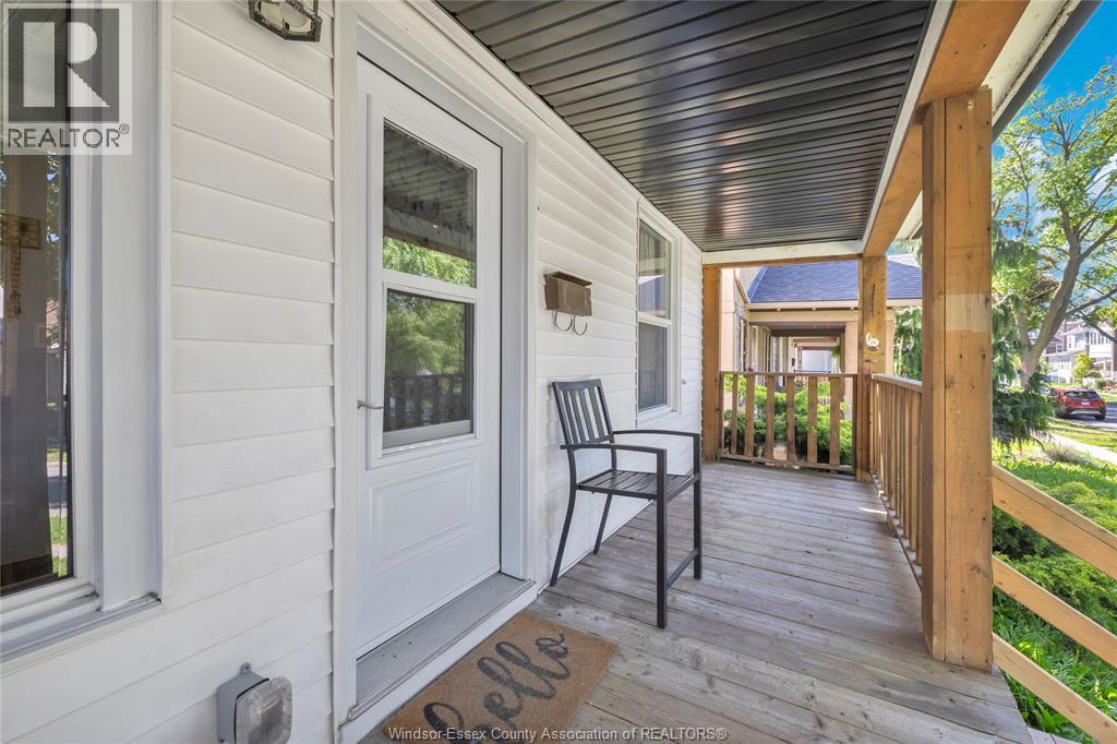712 Gladstone Property Photo 3