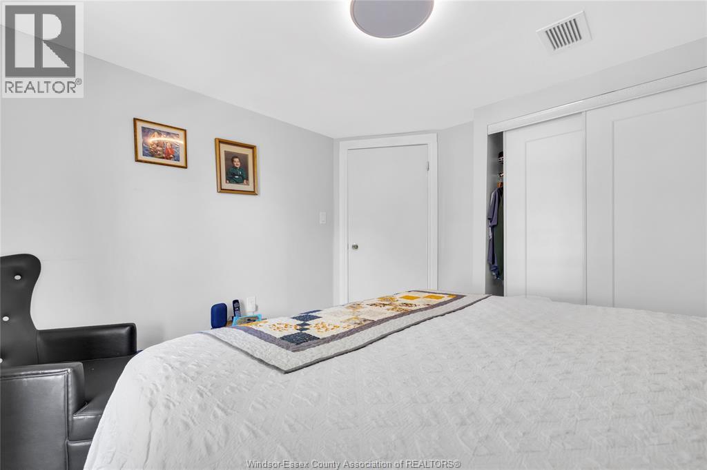 712 Gladstone Property Photo 25