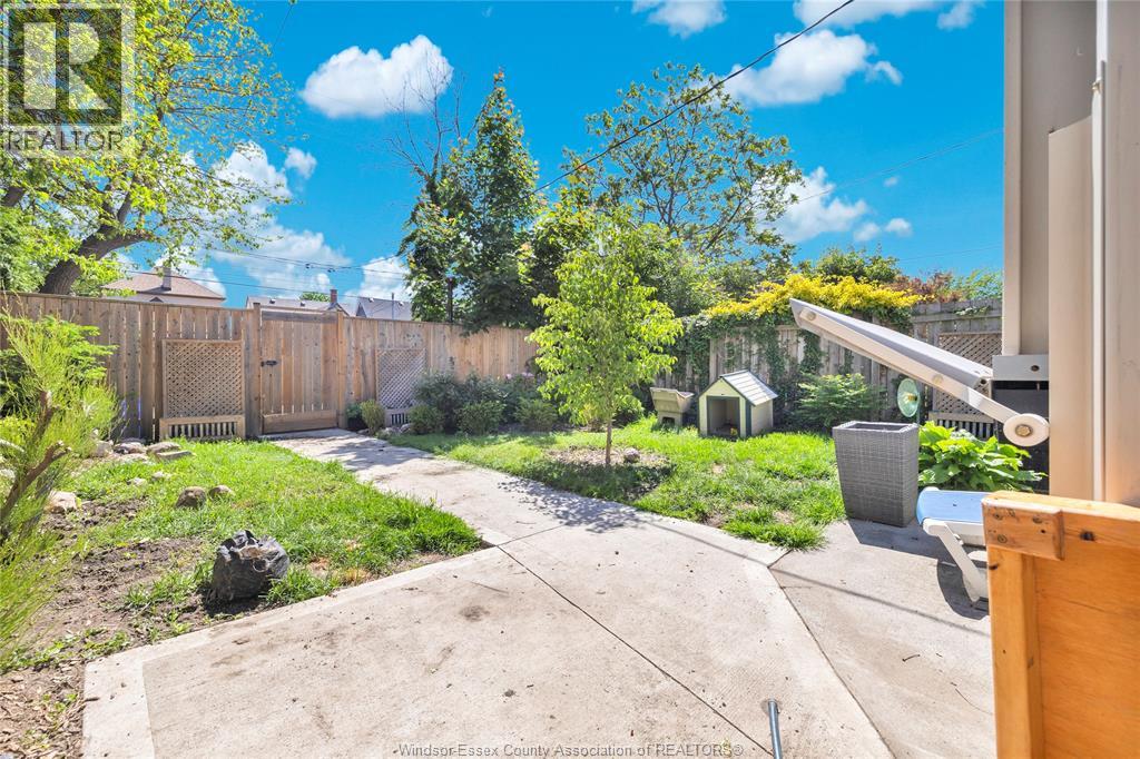 712 Gladstone Property Photo 33