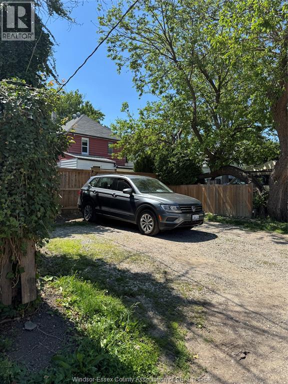 712 Gladstone Property Photo 35