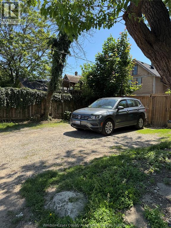 712 Gladstone Property Photo 36