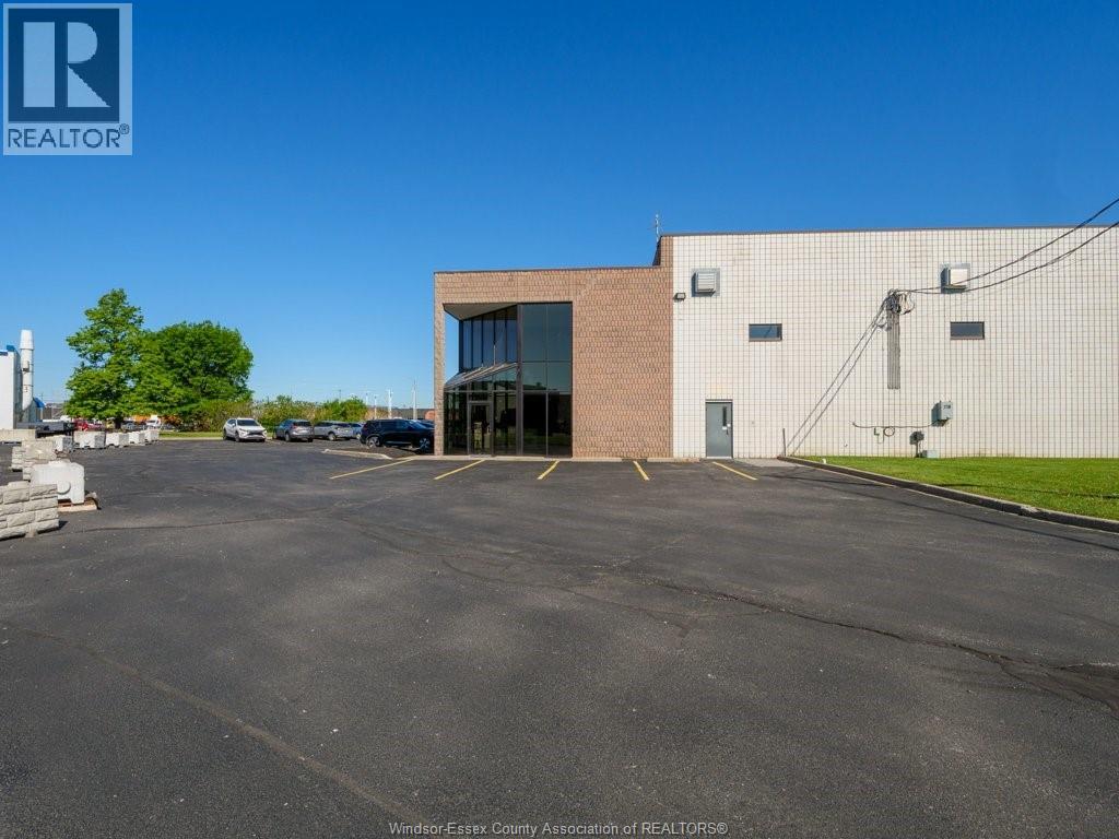 2516 Binder Crescent Property Photo 4