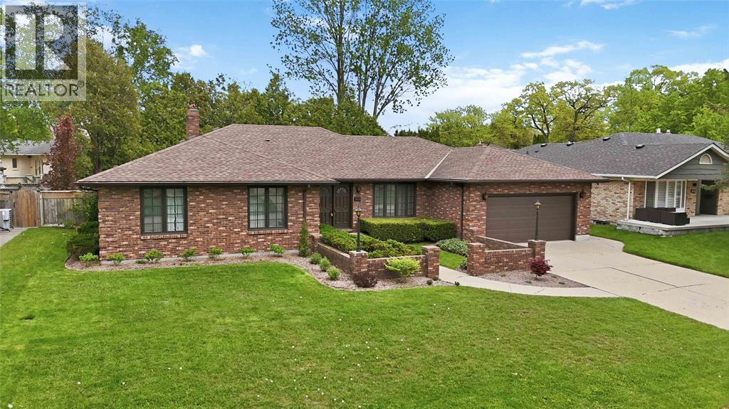 632 Esser Crescent Property Photo 3