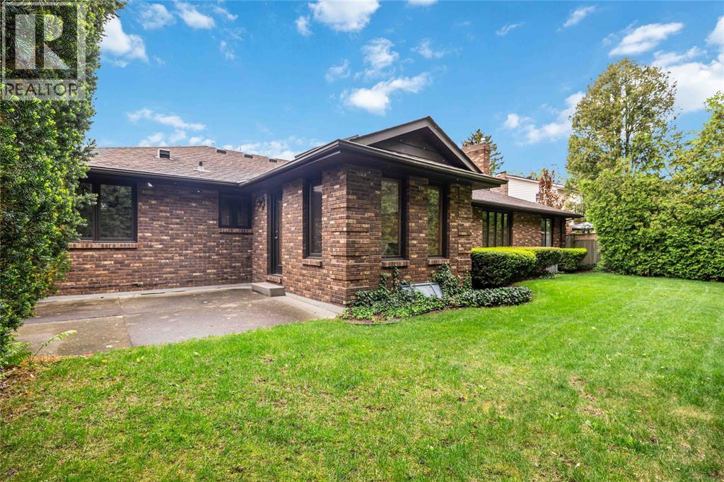 632 Esser Crescent Property Photo 6
