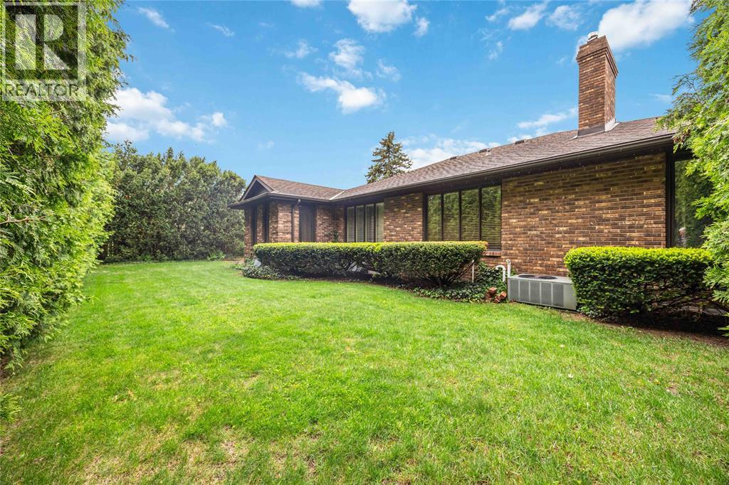 632 Esser Crescent Property Photo 7