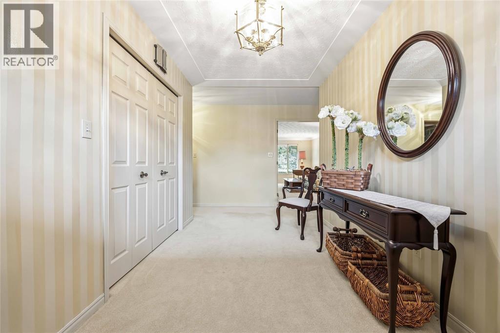 632 Esser Crescent Property Photo 8