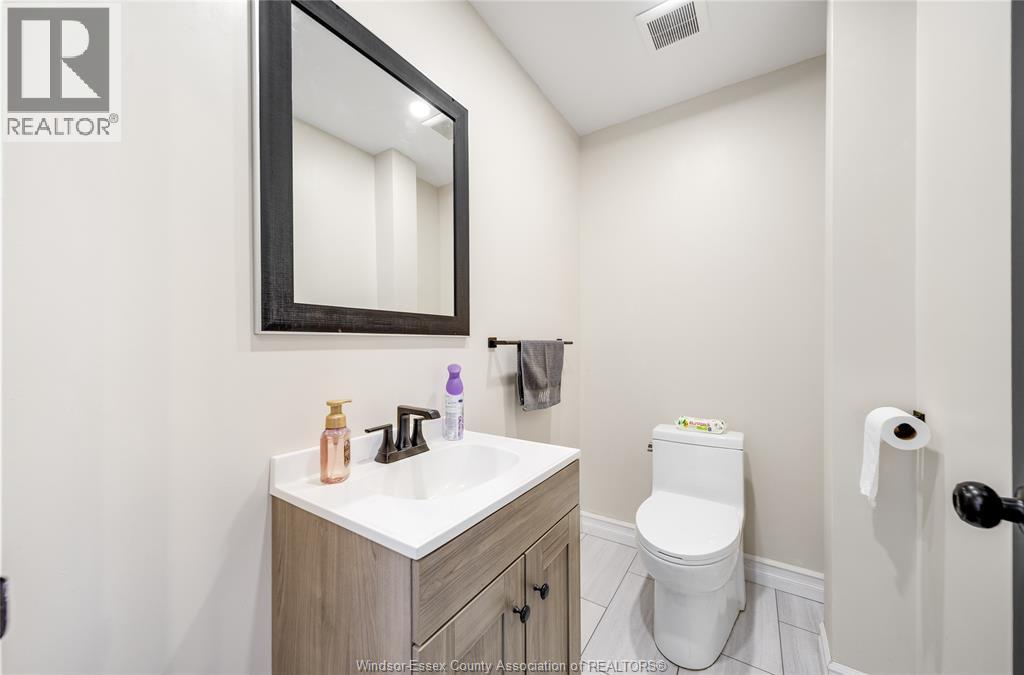 856 Talbot Property Photo 43