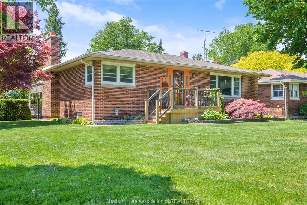 18 WOODLAND AVENUE Property Photo 1