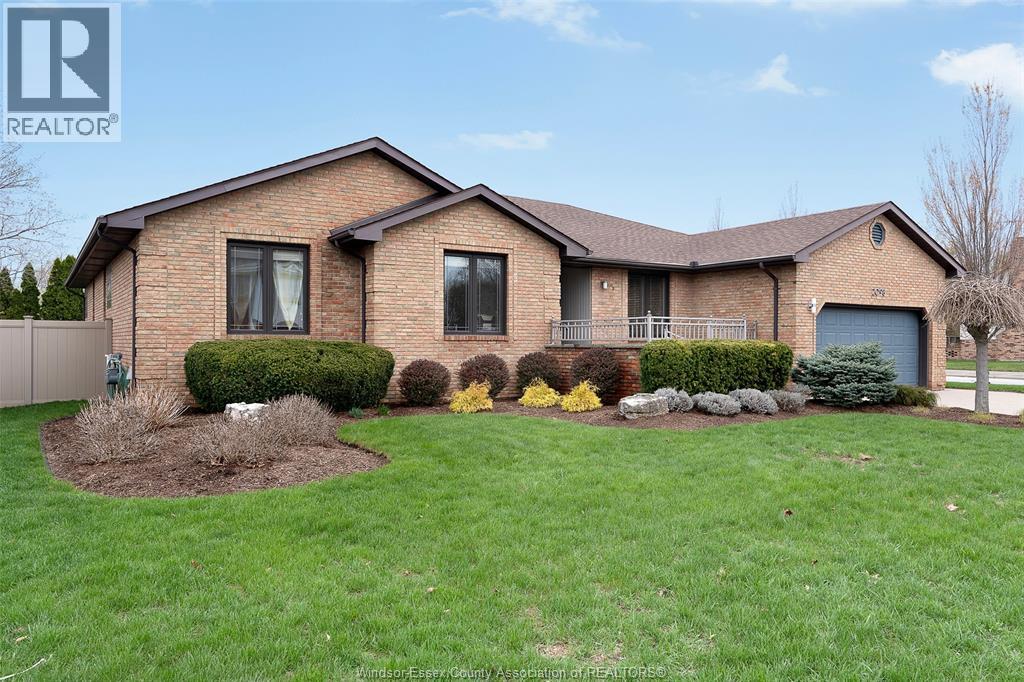 2098 Edgemore Avenue Property Photo 1