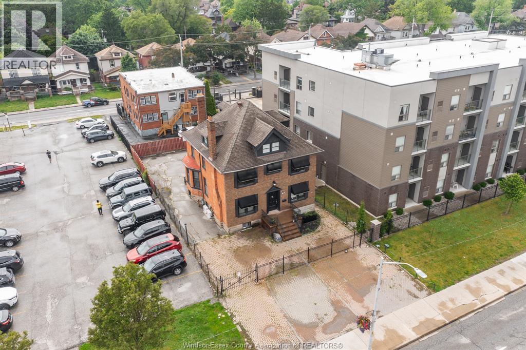 961 Ouellette Avenue Property Photo 4