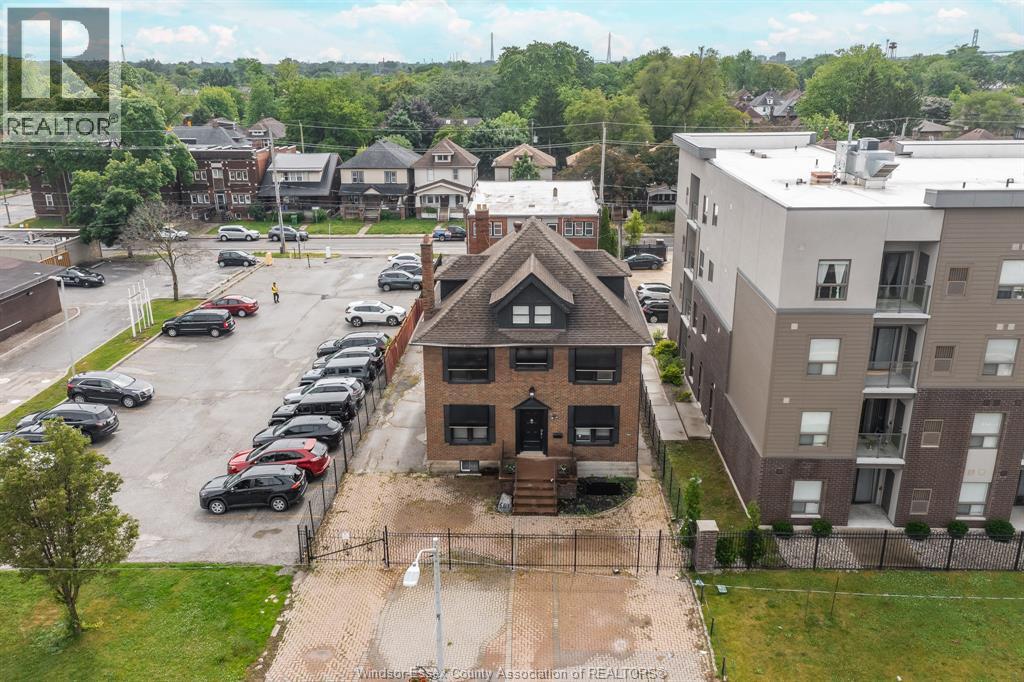 961 Ouellette Avenue Property Photo 5