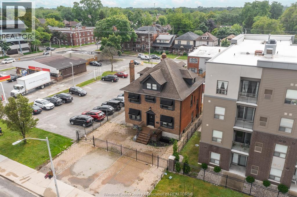 961 Ouellette Avenue Property Photo 6