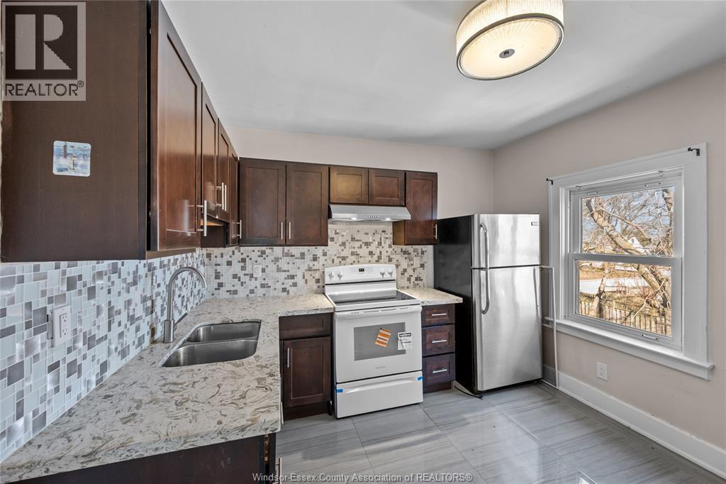 1156 Elm Unit# Upper Property Photo 3