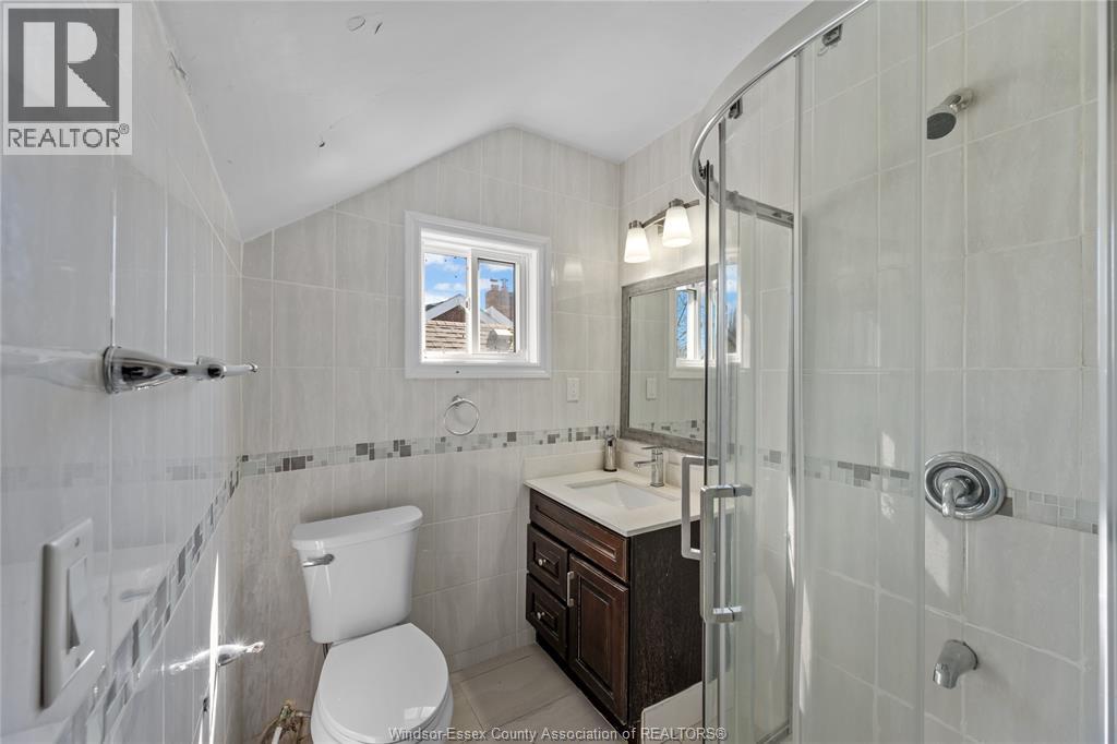 1156 Elm Unit# Upper Property Photo 5