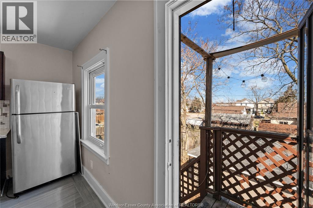 1156 Elm Unit# Upper Property Photo 6