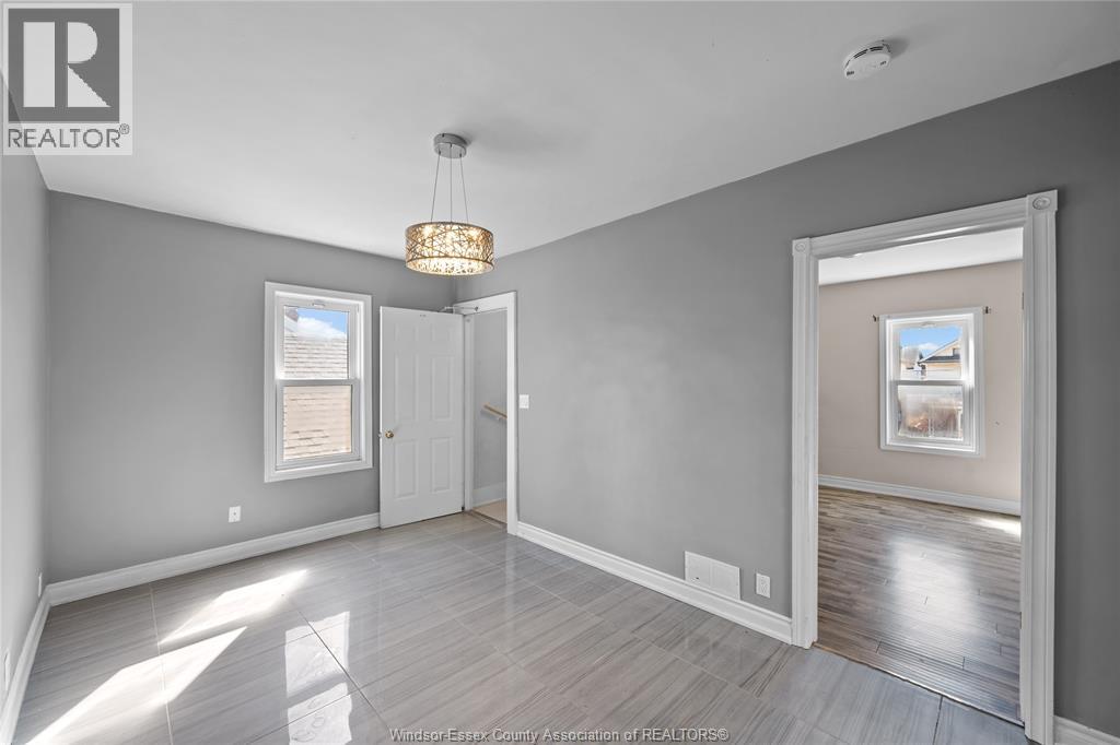 1156 Elm Unit# Upper Property Photo 7
