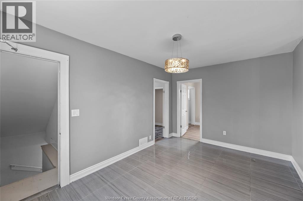 1156 Elm Unit# Upper Property Photo 8