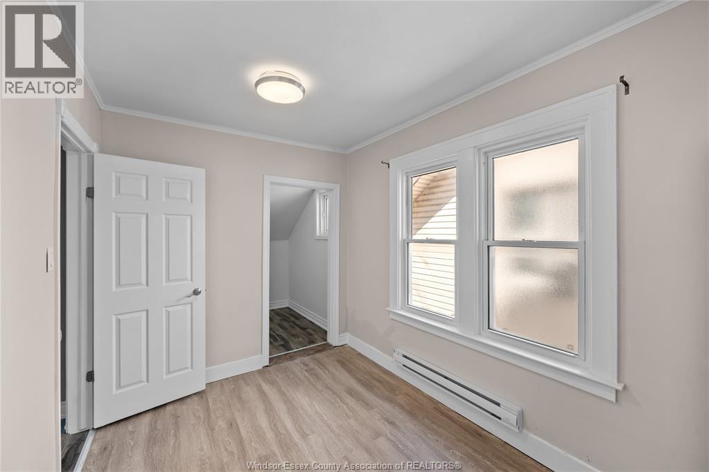 1156 Elm Unit# Upper Property Photo 11