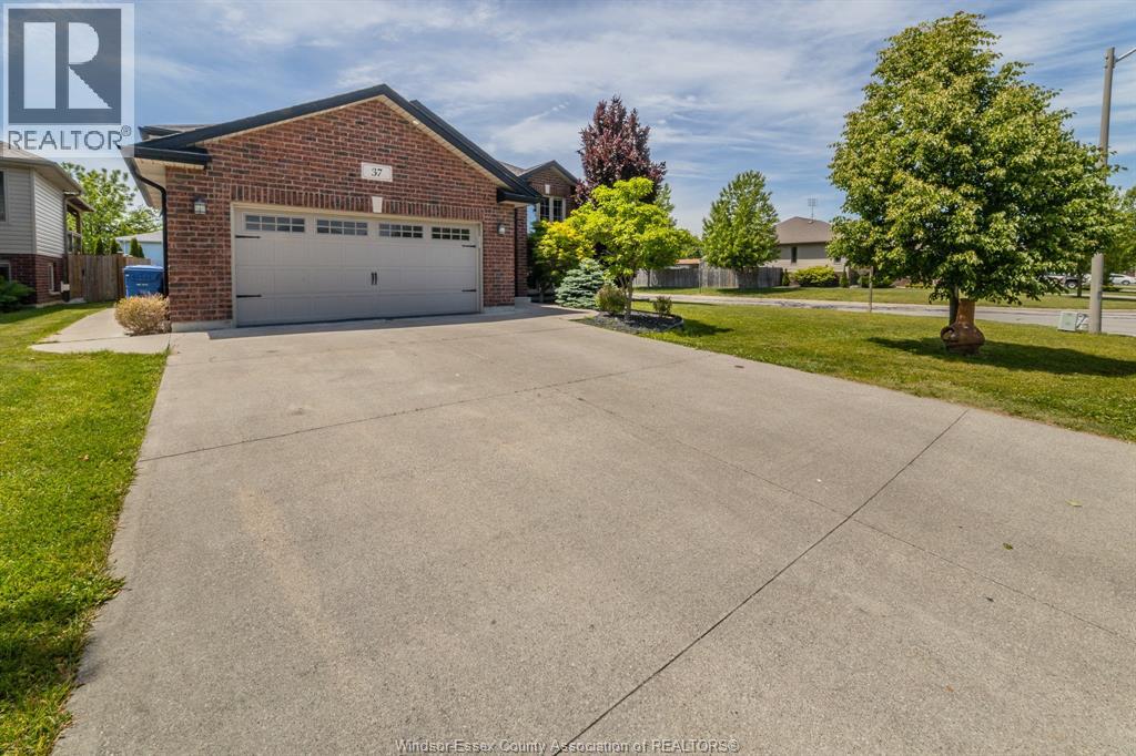 37 Antonio Court Property Photo 4