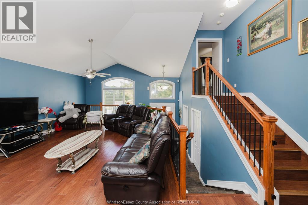 3068 Troup Crescent Property Photo 7