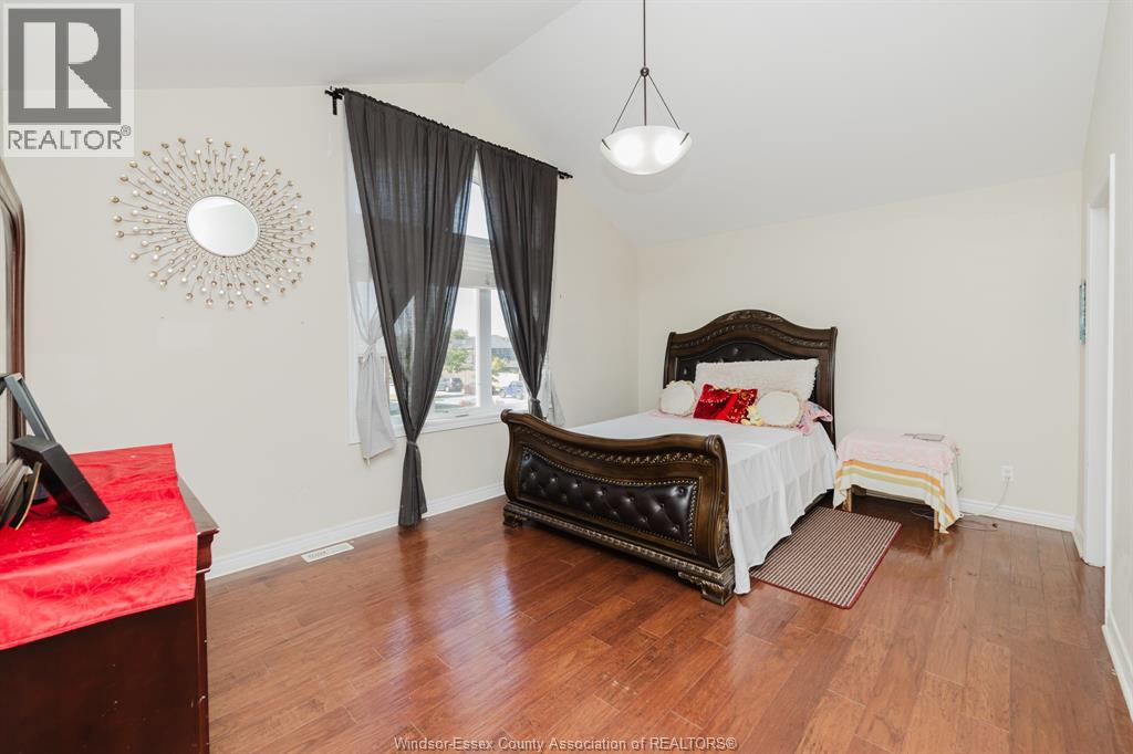 3068 Troup Crescent Property Photo 20