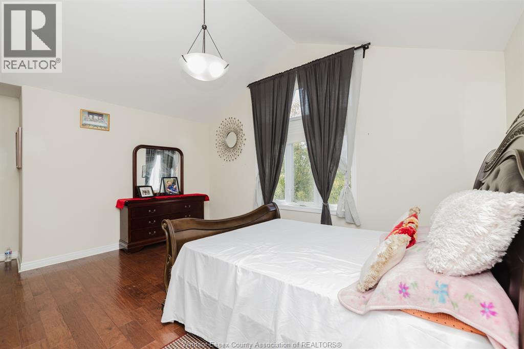 3068 Troup Crescent Property Photo 23