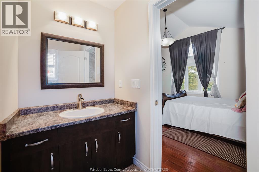 3068 Troup Crescent Property Photo 25