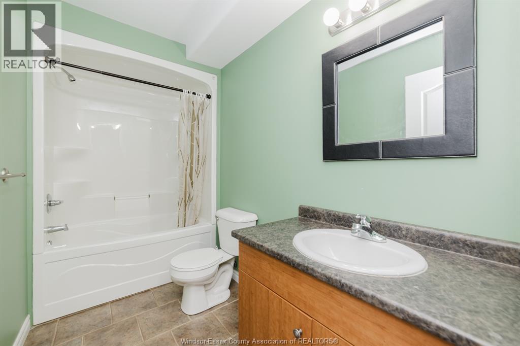 3068 Troup Crescent Property Photo 31