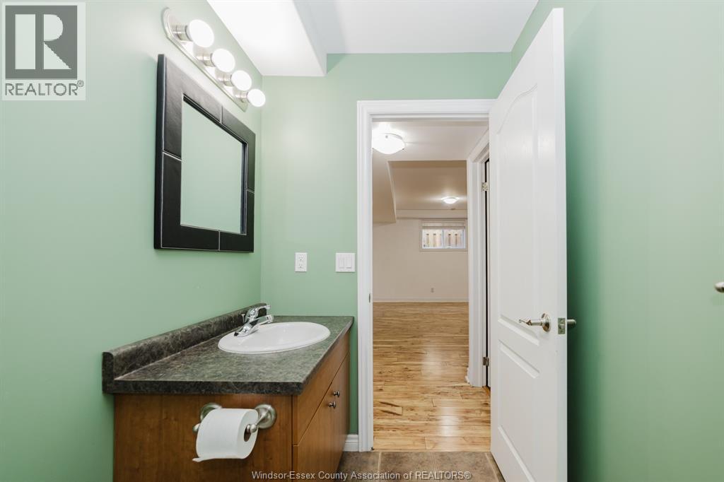 3068 Troup Crescent Property Photo 32