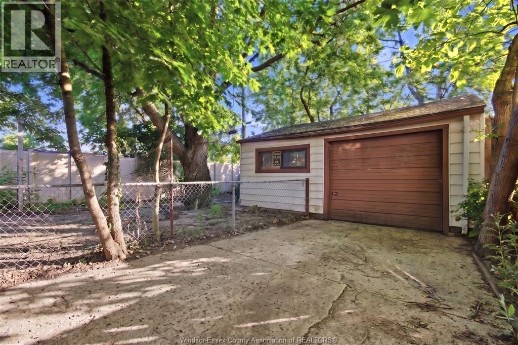 2209 Forest Property Photo 16