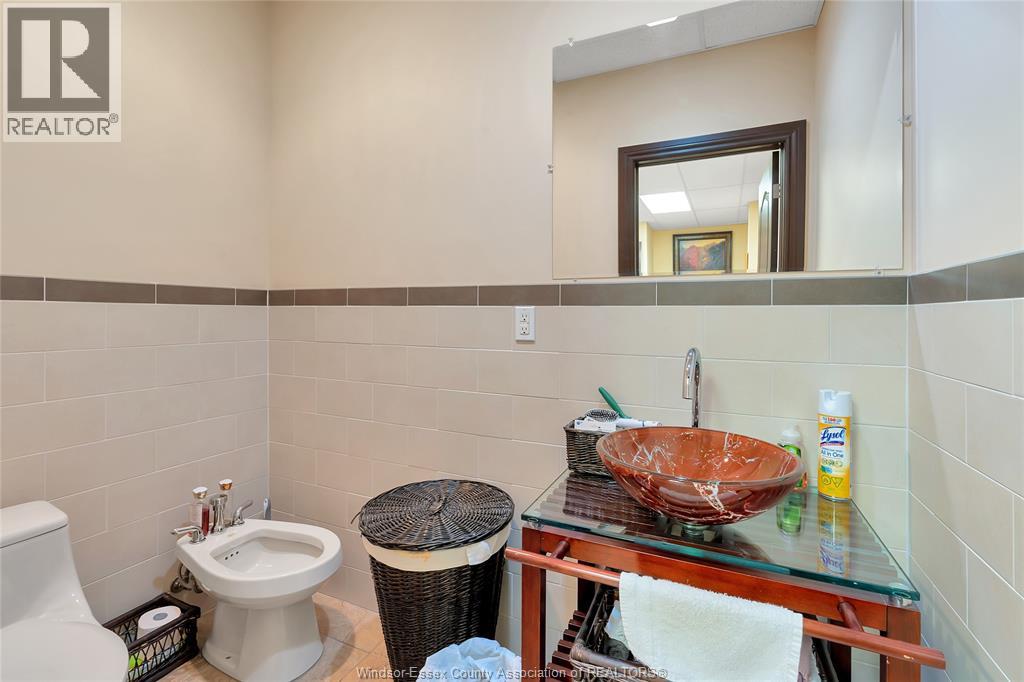 635 Erie Street East Property Photo 21