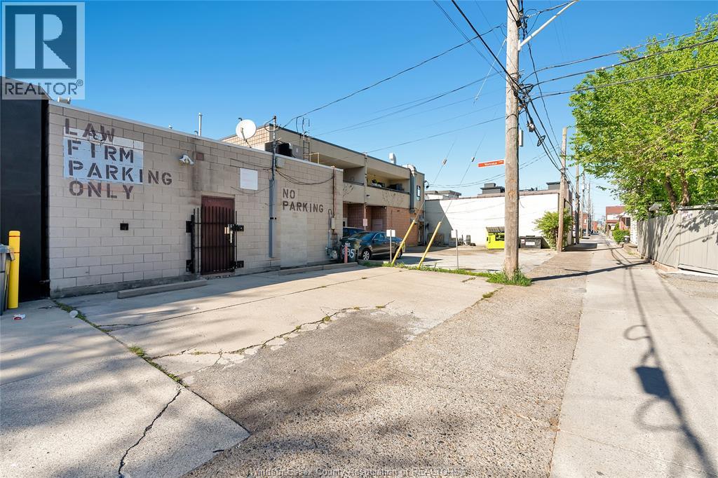 635 Erie Street East Property Photo 38