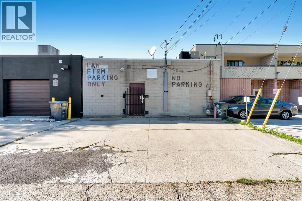 635 Erie Street East Property Photo 39