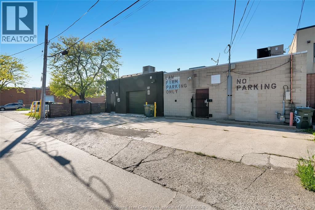 635 Erie Street East Property Photo 40