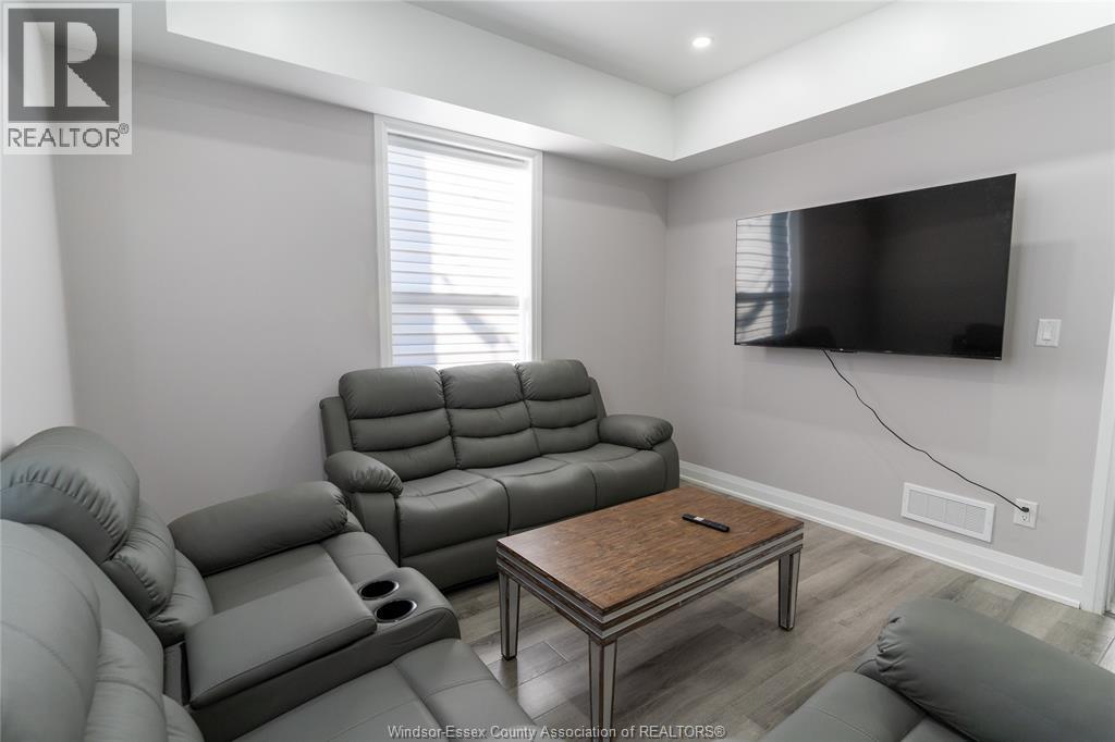 765 Dougall Avenue Property Photo 9