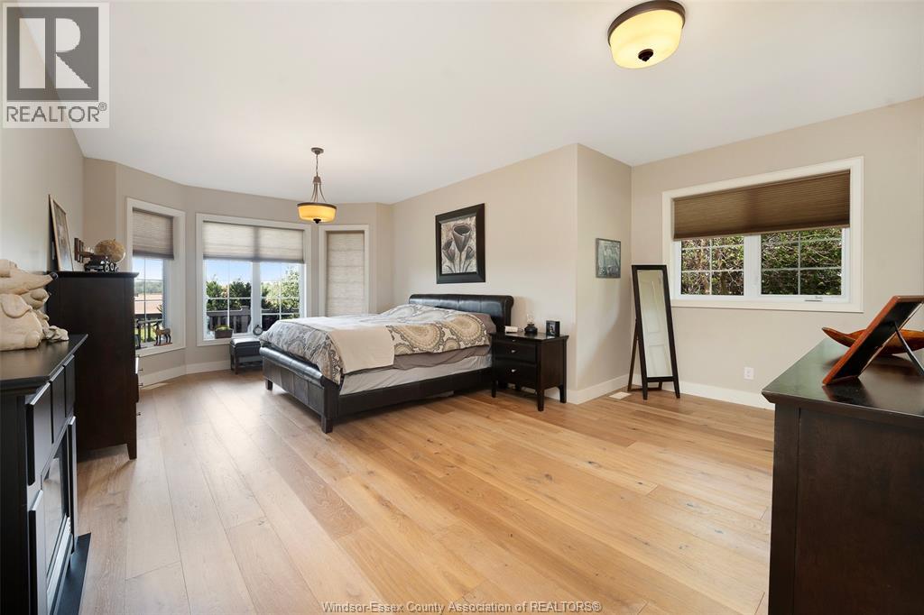 658 Talbot Street East Property Photo 23