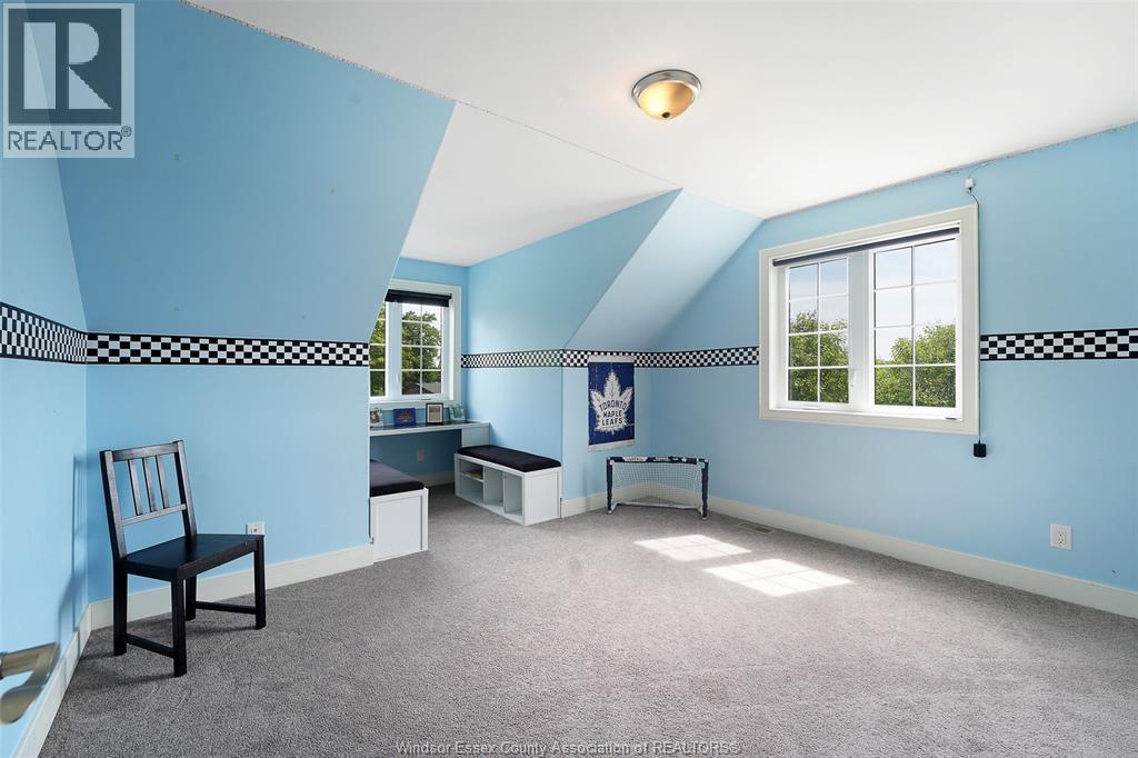 658 Talbot Street East Property Photo 28