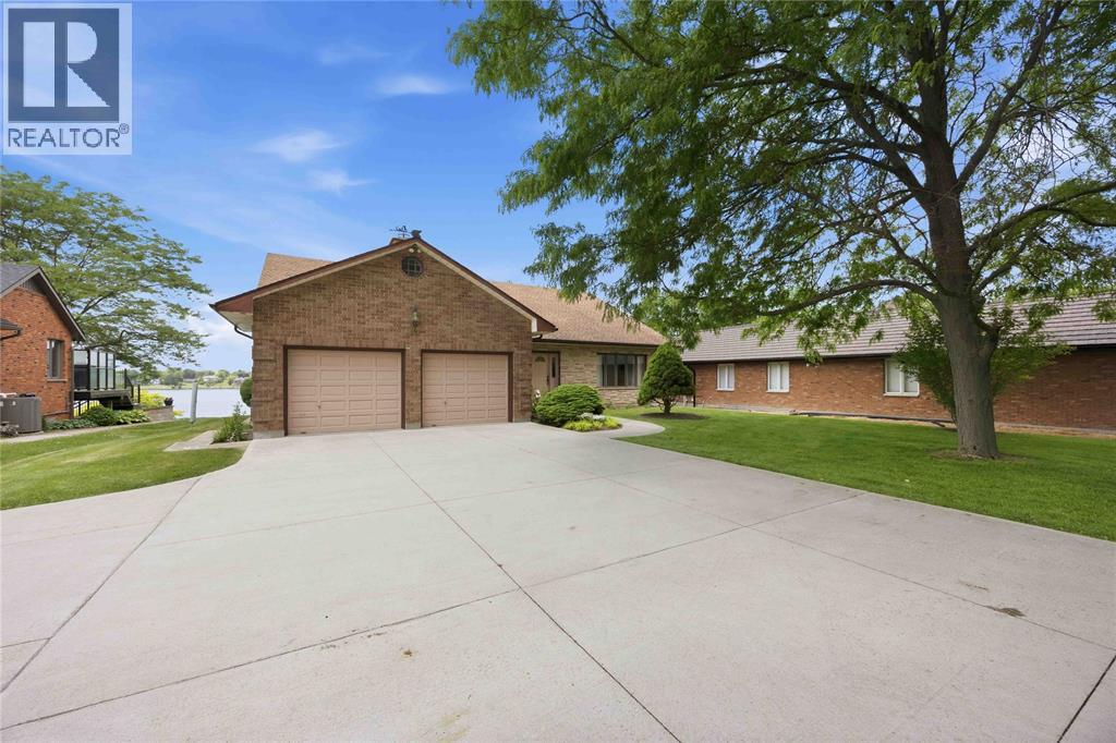869 St Clair Parkway Property Photo 3