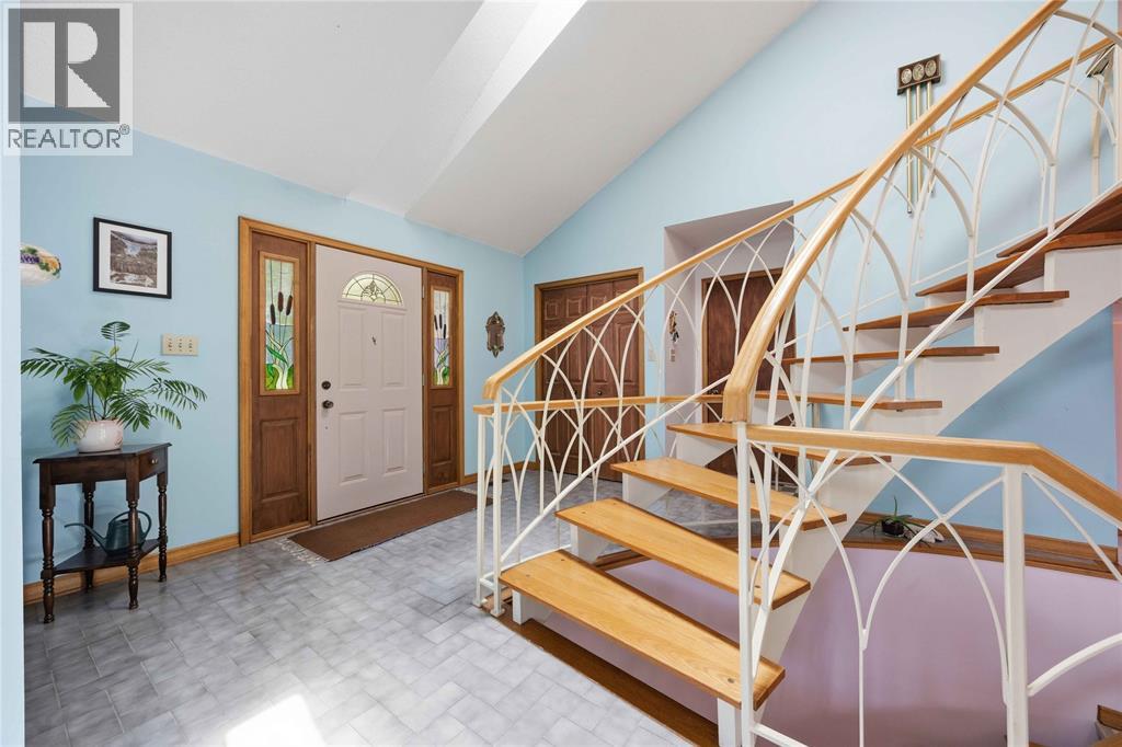 869 St Clair Parkway Property Photo 8