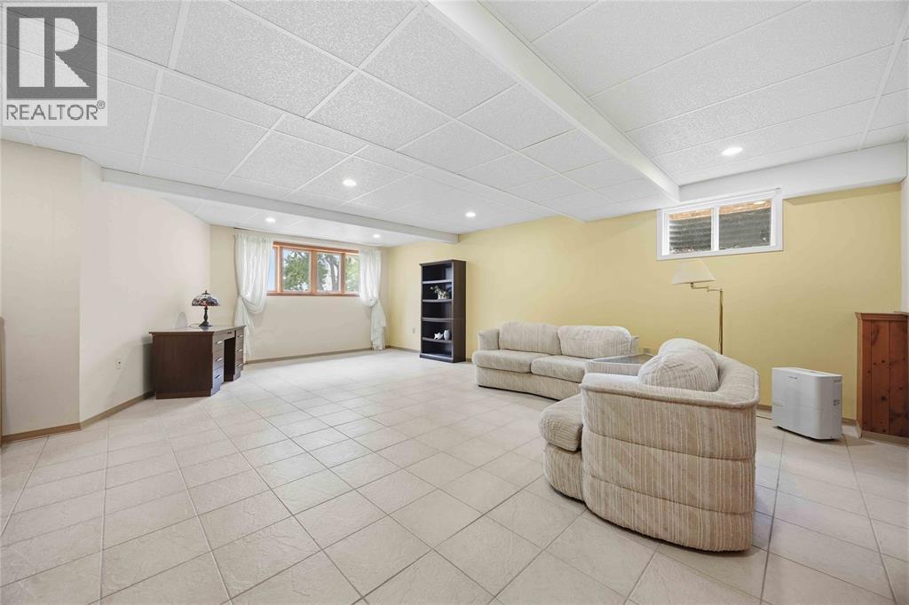 869 St Clair Parkway Property Photo 37