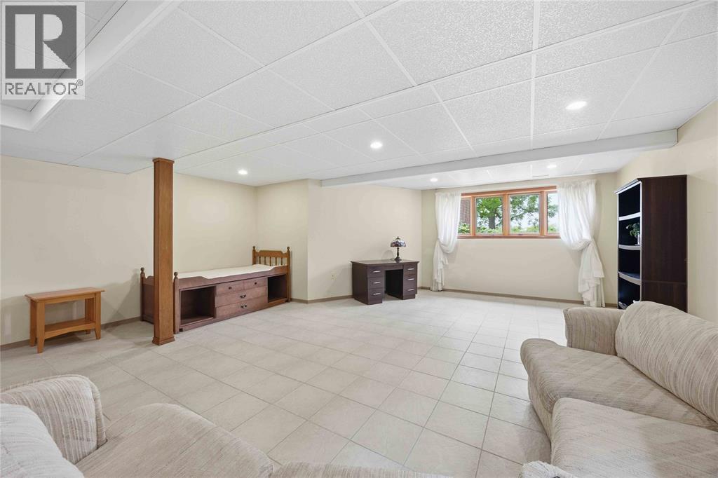869 St Clair Parkway Property Photo 38