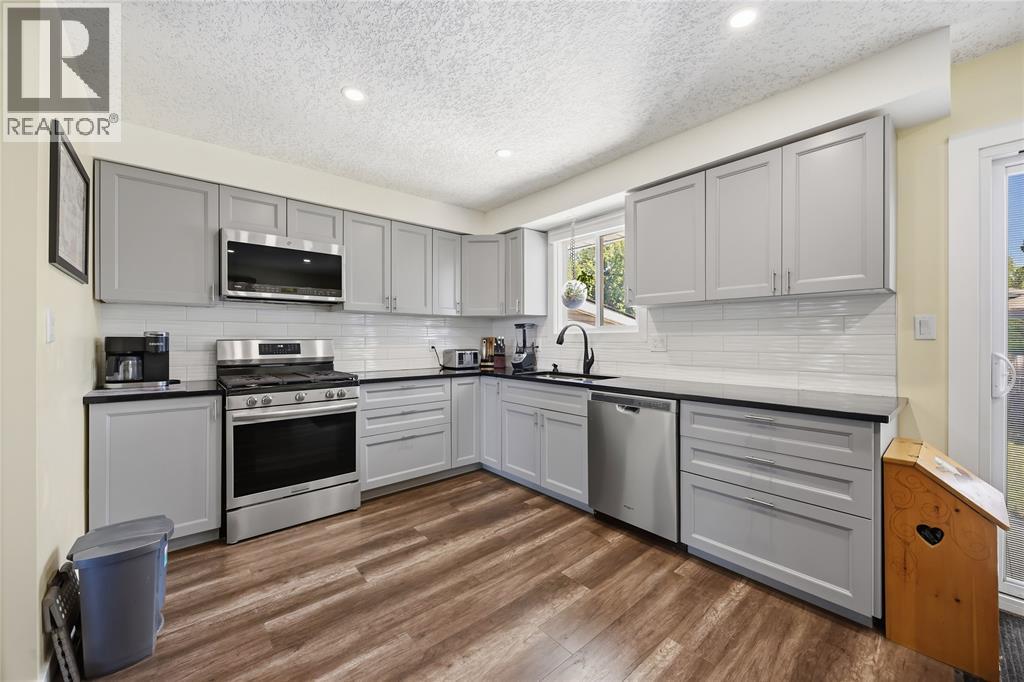 144 Templeton Crescent Property Photo 8