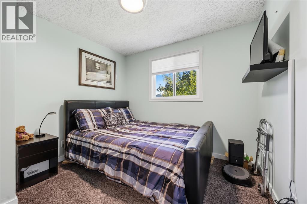 144 Templeton Crescent Property Photo 14