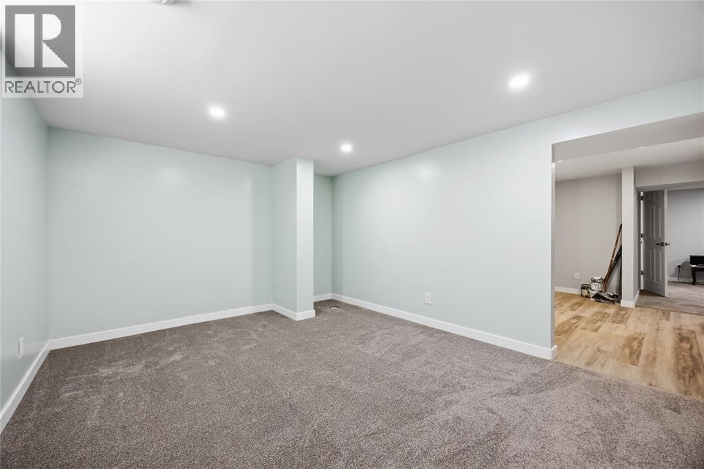 144 Templeton Crescent Property Photo 32