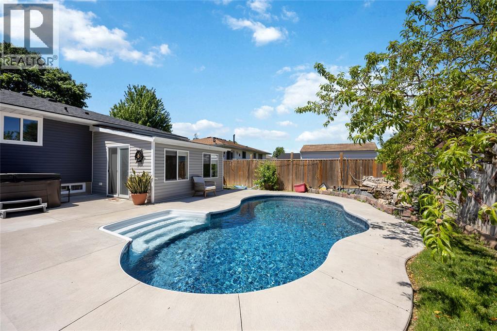 144 Templeton Crescent Property Photo 40