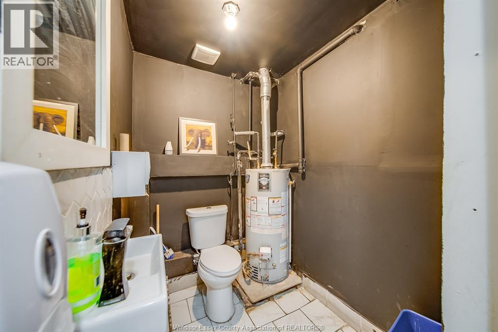 40 Queen Property Photo 43