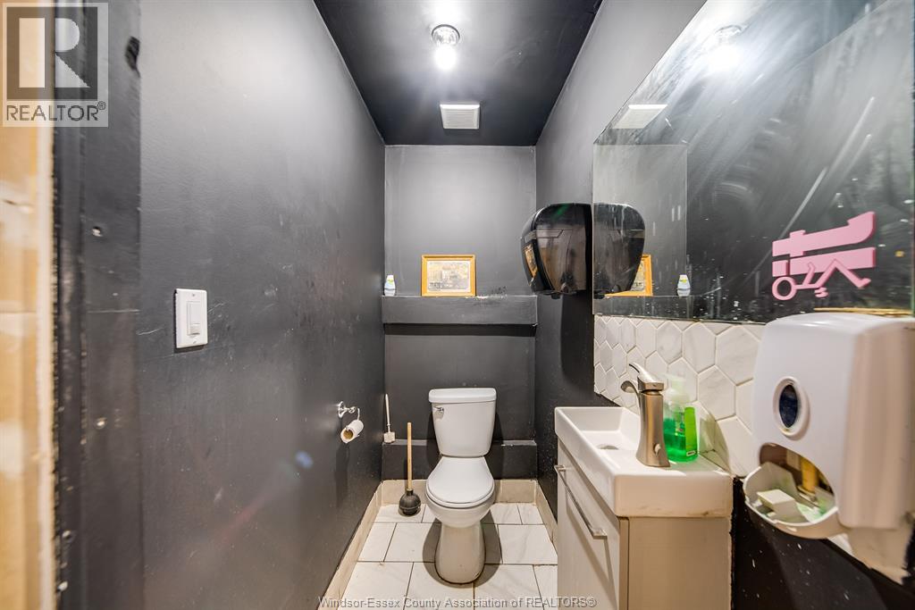 40 Queen Property Photo 44
