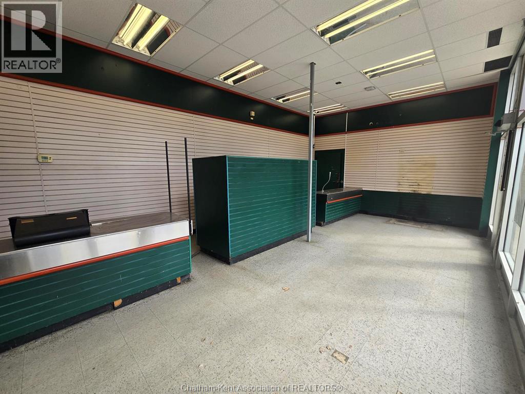 160 Oak Street Property Photo 3